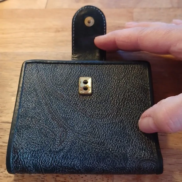 Genuine Leather Vintage Liz Claiborne Wallet. - Picture 4 of 8